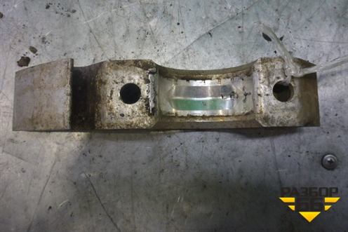 Кронштейн переднего стабилизатора (7L0411063B) для Volkswagen Touareg c 2002-2010г (Туарег)