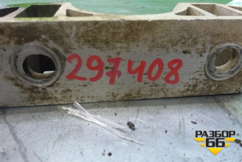 Кронштейн переднего стабилизатора (7L0411063B) для Volkswagen Touareg c 2002-2010г (Туарег)