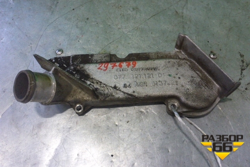 Фланец двигателя системы охлаждения (4.2л AXQ) (077121121D) для Volkswagen Touareg c 2002-2010г (Туарег)