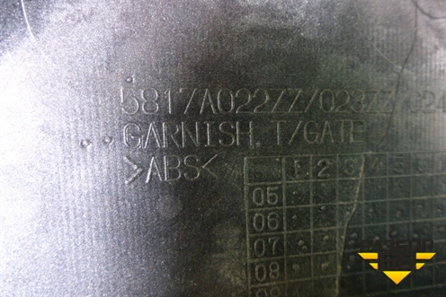 Накладка двери багажника (верхняя) (5817A022ZZ) для Mitsubishi Outlander XL с 2006-2012г (Аутлендер ХЛ)