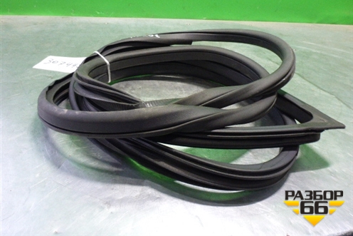 Уплотнитель двери передней правой для Nissan Murano (Z51) с 2007-2015г (Мурано)