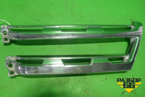 Накладка на решетку радиатора (правая после 2011г) (7450A770) для Mitsubishi Pajero/Montero с 2007г (Паджеро 4/Монтеро)