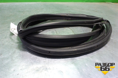 Уплотнитель двери передней правой для Nissan Murano (Z51) с 2007-2015г (Мурано)