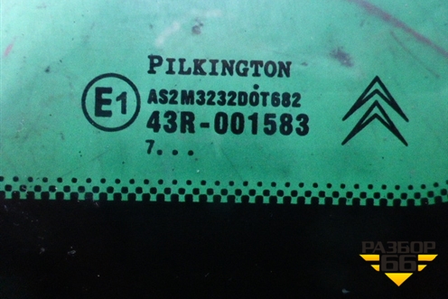 Стекло глухое правое (5ти дверный кузов) для Citroen C4 с 2005-2011г (С4)