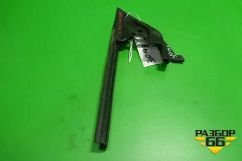 Уплотнитель стекла двери передней левой (уголок) (3C8857505) для Volkswagen Passat-CC с 2008г (Пассат ЦЦ)