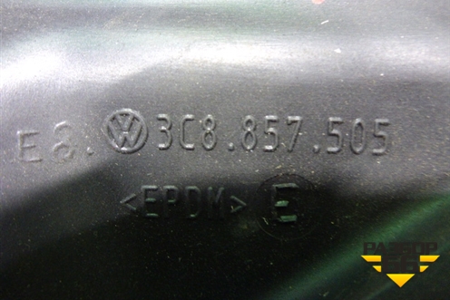 Уплотнитель стекла двери передней левой (уголок) (3C8857505) для Volkswagen Passat-CC с 2008г (Пассат ЦЦ)