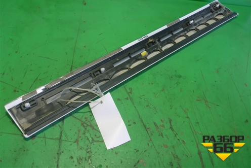 Накладка двери передней правой (после 2012г крашеная) (8R0853960L) для Audi Q5 c 2008-2017г (Ку 5)