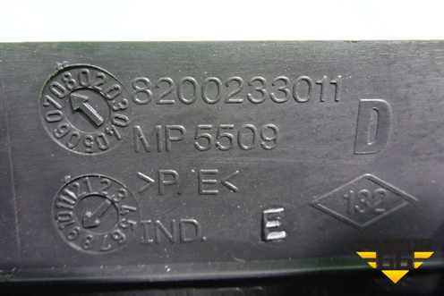 Держатель задней полки правый (универсал) (8200233011) для Renault Megane 2 с 2002-2009г (Меган)