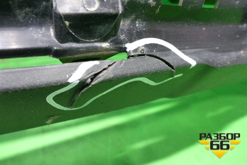 Решетка в передний бампер центральная (после 2012г) (A2048856823) для Mercedes Benz GLK-Klass X204 с 2008г (ГЛК)