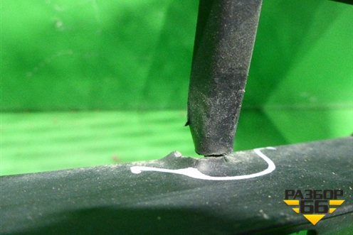 Решетка в передний бампер центральная (после 2012г) (A2048856823) для Mercedes Benz GLK-Klass X204 с 2008г (ГЛК)