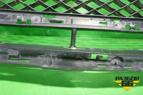 Решетка в передний бампер центральная (после 2012г) (A2048856823) для Mercedes Benz GLK-Klass X204 с 2008г (ГЛК)