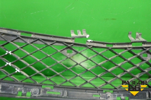 Решетка в передний бампер центральная (после 2012г) (A2048856823) для Mercedes Benz GLK-Klass X204 с 2008г (ГЛК)