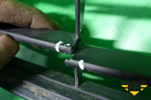 Решетка в передний бампер правая (после 2015г без хрома) (5311260210) для Toyota Land Cruiser (200) с 2008г (Ленд Крузер)