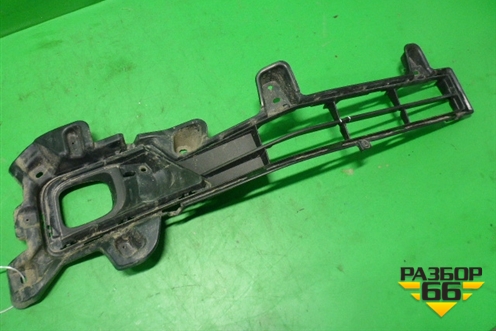 Решетка в передний бампер правая (после 2015г без хрома) (5311260210) для Toyota Land Cruiser (200) с 2008г (Ленд Крузер)