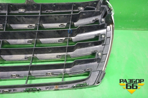 Решетка радиатора (после 2012г до 2015г под камеру) (5311460110) для Toyota Land Cruiser (200) с 2008г (Ленд Крузер)