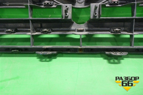 Решетка радиатора (после 2012г до 2015г под камеру) (5311460110) для Toyota Land Cruiser (200) с 2008г (Ленд Крузер)