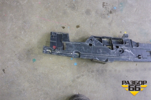 Кронштейн заднего бампера центральный (после 2012г) (5261560081) для Toyota Land Cruiser (200) с 2008г (Ленд Крузер)