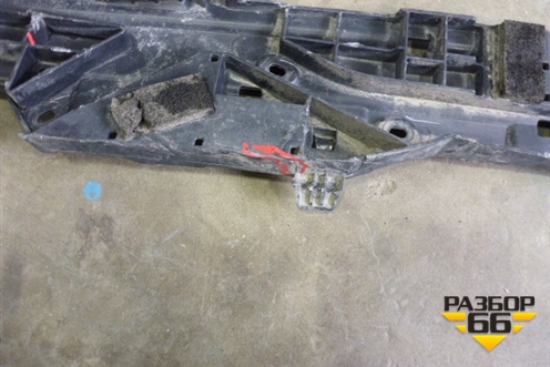 Кронштейн заднего бампера центральный (после 2012г) (5261560081) для Toyota Land Cruiser (200) с 2008г (Ленд Крузер)