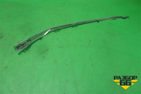 Накладка на решетку радиатора (нижняя правая) для Audi Q7 c 2015г (Ку 7)