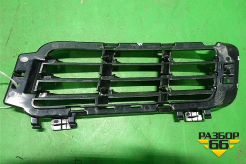 Решетка в передний бампер правая (новая) (CK5217F908AA) для Land Rover Range Rover 4 с 2013-2022г (Вог)