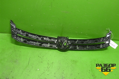 Накладка на решетку радиатора (5N0853651H) для Volkswagen Tiguan с 2011-2016г (Тигуан)