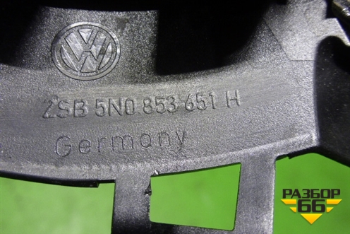 Накладка на решетку радиатора (5N0853651H) для Volkswagen Tiguan с 2011-2016г (Тигуан)