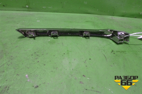 Накладка на решетку радиатора (правая верхняя хром) (531250K040) для Toyota Hilux с 2015-2025г (Хайлюкс)