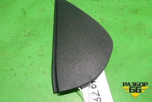 Накладка на торпедо (боковая правая) (6R0858248C) для Volkswagen Polo (хетчбэк) с 2009г (Поло)