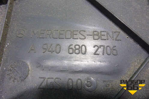 Накладка на торпедо  (Левая боковая) (A9406802706) для Mercedes Benz TRUCK Axor 2 с 2004г (Аксор)