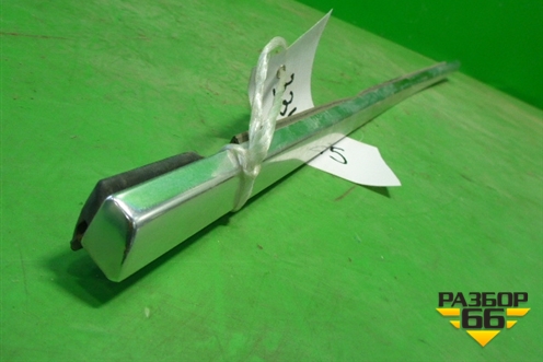 Накладка стекла заднего левого для Volkswagen Touareg c 2002-2010г (Туарег)