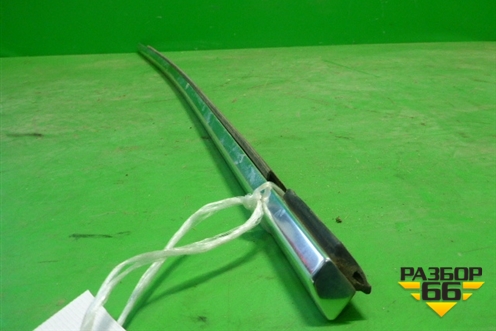 Накладка стекла заднего правого для Volkswagen Touareg c 2002-2010г (Туарег)