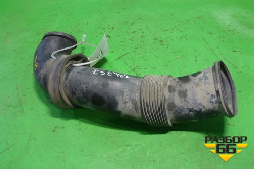 Воздухозаборник воздушного фильтра (7L6129752A) для Volkswagen Touareg c 2002-2010г (Туарег)