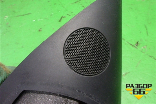 Накладка двери передней правой уголок (7L6837986) для Volkswagen Touareg c 2002-2010г (Туарег)