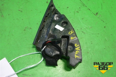 Накладка двери передней правой уголок (7L6837986) для Volkswagen Touareg c 2002-2010г (Туарег)