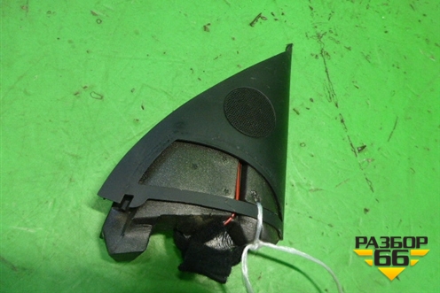 Накладка двери передней правой уголок (7L6837986) для Volkswagen Touareg c 2002-2010г (Туарег)