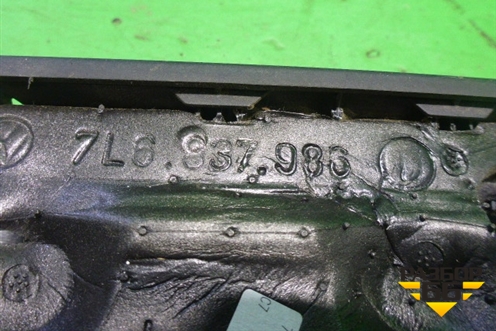 Накладка двери передней правой уголок (7L6837986) для Volkswagen Touareg c 2002-2010г (Туарег)