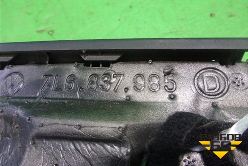 Накладка двери передней левой уголок (7L6837985D) для Volkswagen Touareg c 2002-2010г (Туарег)