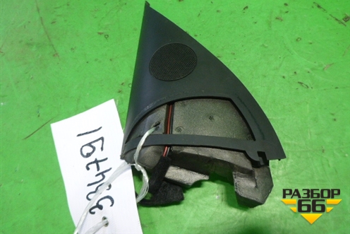 Накладка двери передней левой уголок (7L6837985D) для Volkswagen Touareg c 2002-2010г (Туарег)