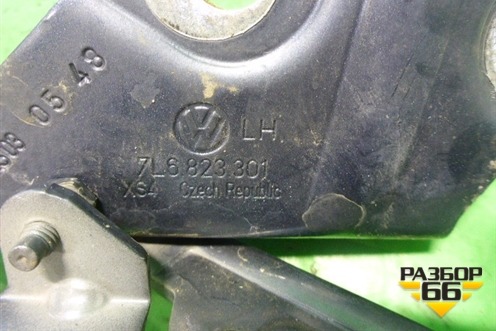 Петля капота левая (7L6823301) для Volkswagen Touareg c 2002-2010г (Туарег)
