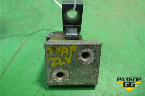 Петля двери задней левой верхняя (7L0833401A) для Volkswagen Touareg c 2002-2010г (Туарег)