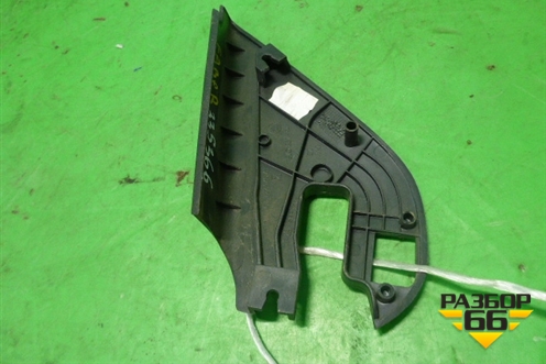 Накладка двери передней правой уголок (5J0837994) для Skoda Fabia с 2007-2014г (Фабия)