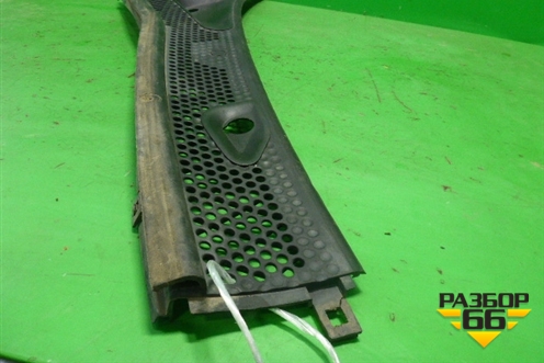 Решетка стеклоочистителей правая (правый руль) (1M51A02216BB) для Ford Focus 1 с 1998-2004г (Фокус)