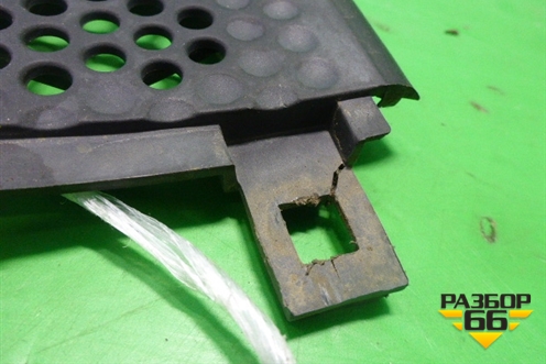 Решетка стеклоочистителей правая (правый руль) (1M51A02216BB) для Ford Focus 1 с 1998-2004г (Фокус)