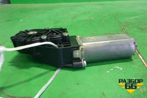 Моторчик регулировки сиденья (переднего правого) (0390203222) для Audi A8 с 2002-2010г (А8)