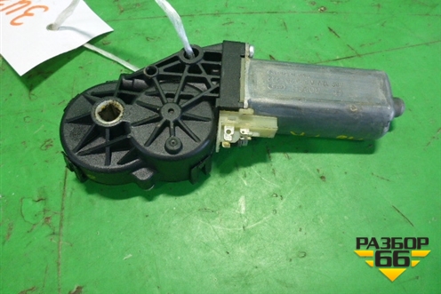 Моторчик регулировки сиденья (переднего правого) (0390203222) для Audi A8 с 2002-2010г (А8)