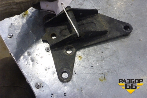 Кронштейн амортизатора кабины (левый) (A9408902483) для Mercedes Benz TRUCK Axor 2 с 2004г (Аксор)