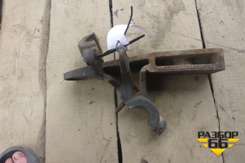 Кронштейн переднего стабилизатора  (левый) (9433234084) для Mercedes Benz TRUCK Axor 2 с 2004г (Аксор)