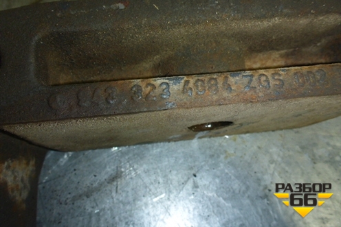 Кронштейн переднего стабилизатора  (левый) (9433234084) для Mercedes Benz TRUCK Axor 2 с 2004г (Аксор)