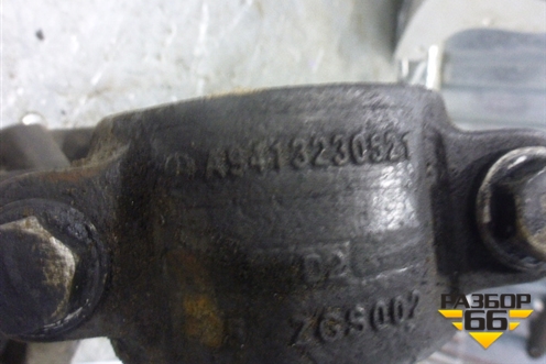 Кронштейн переднего стабилизатора  (правый) (A9413230521) для Mercedes Benz TRUCK Axor 2 с 2004г (Аксор)