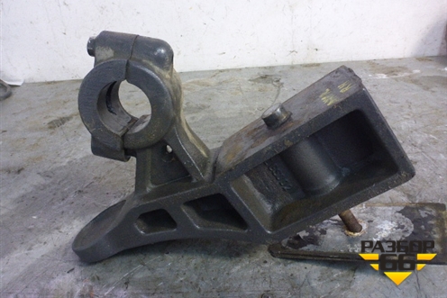 Кронштейн переднего стабилизатора  (левый) (9433234684) для Mercedes Benz TRUCK Axor 2 с 2004г (Аксор)